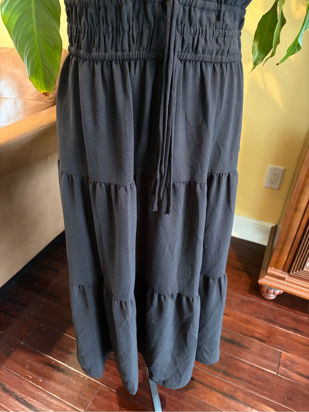 Tahari Arthur S. Levine Women’s Black Tiered Skirt Maxi Dress. Size XL - Picture 4 of 10